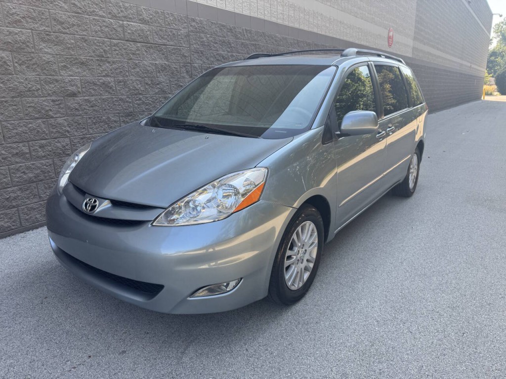 2007 Toyota Sienna Image 1