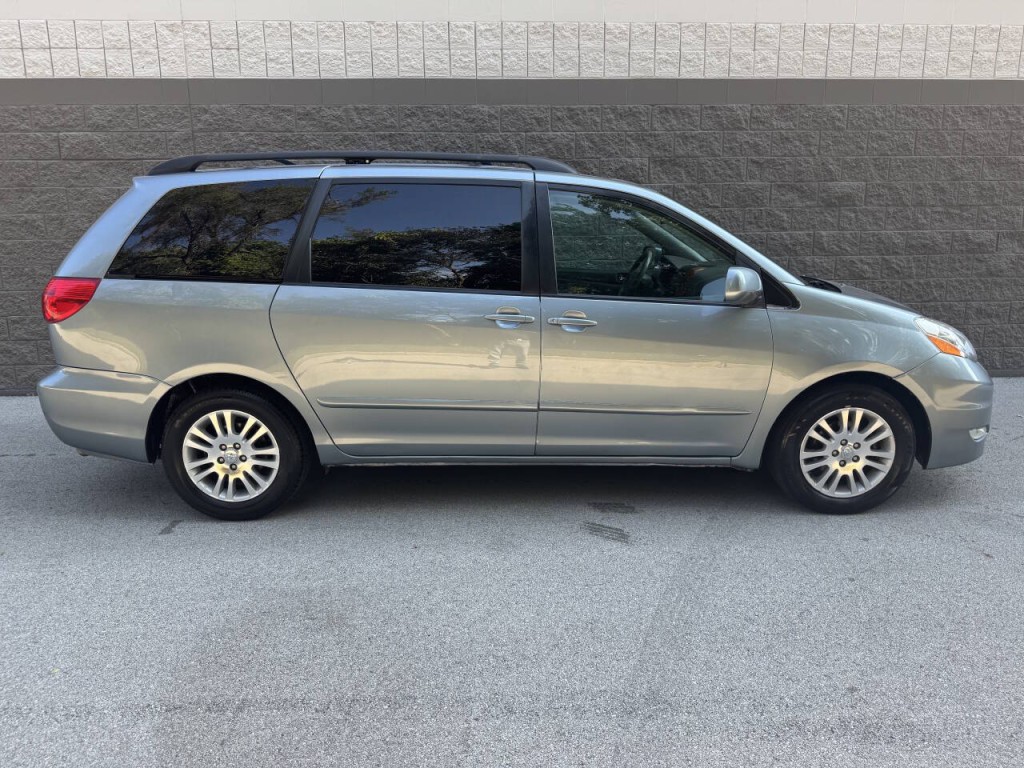 2007 Toyota Sienna Image 9