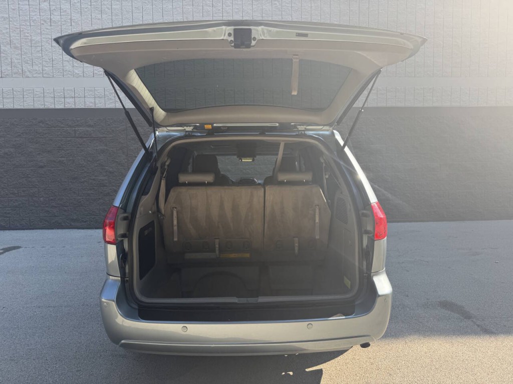 2007 Toyota Sienna Image 11