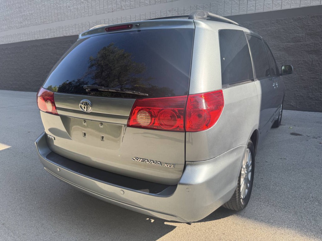 2007 Toyota Sienna Image 13