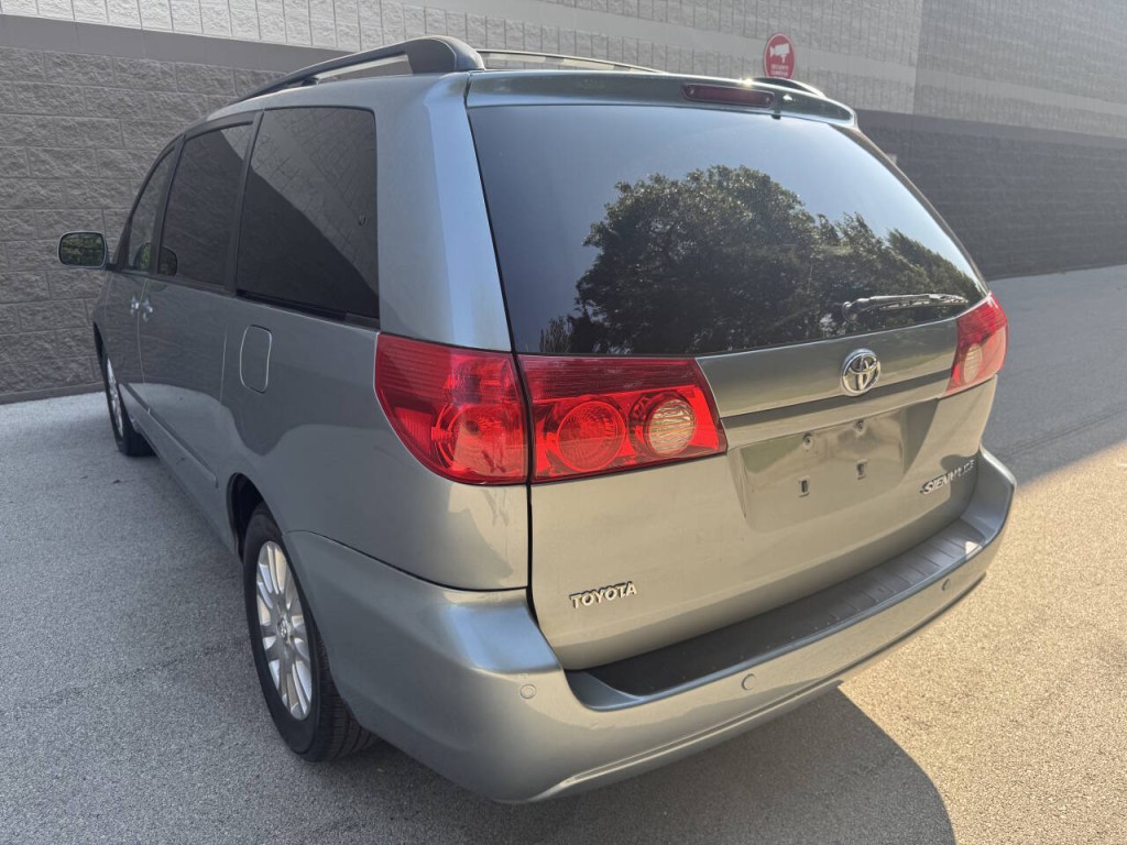 2007 Toyota Sienna Image 15