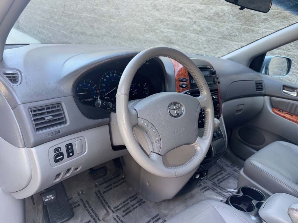 2007 Toyota Sienna Image 21