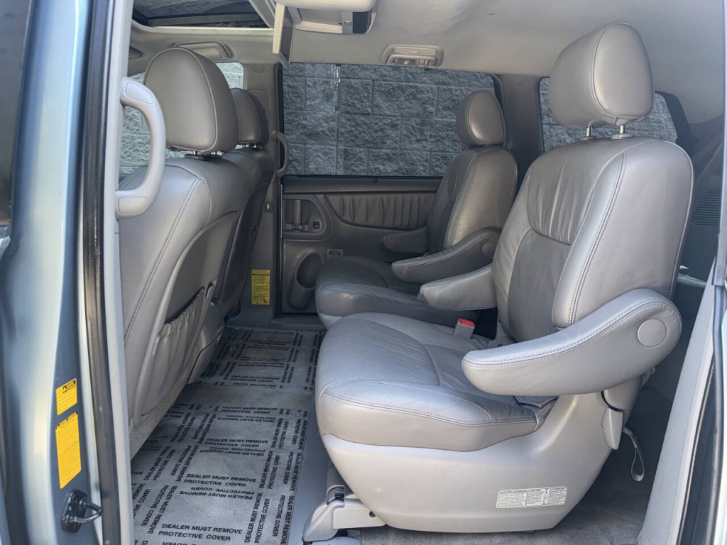 2007 Toyota Sienna Image 24