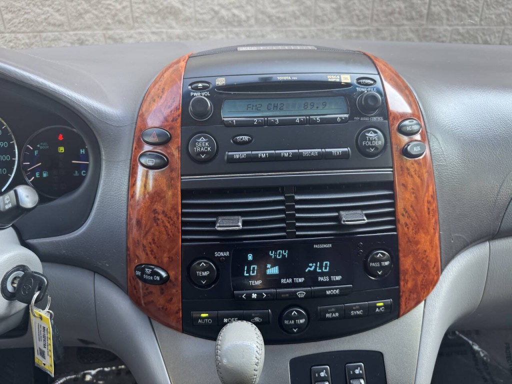2007 Toyota Sienna Image 28