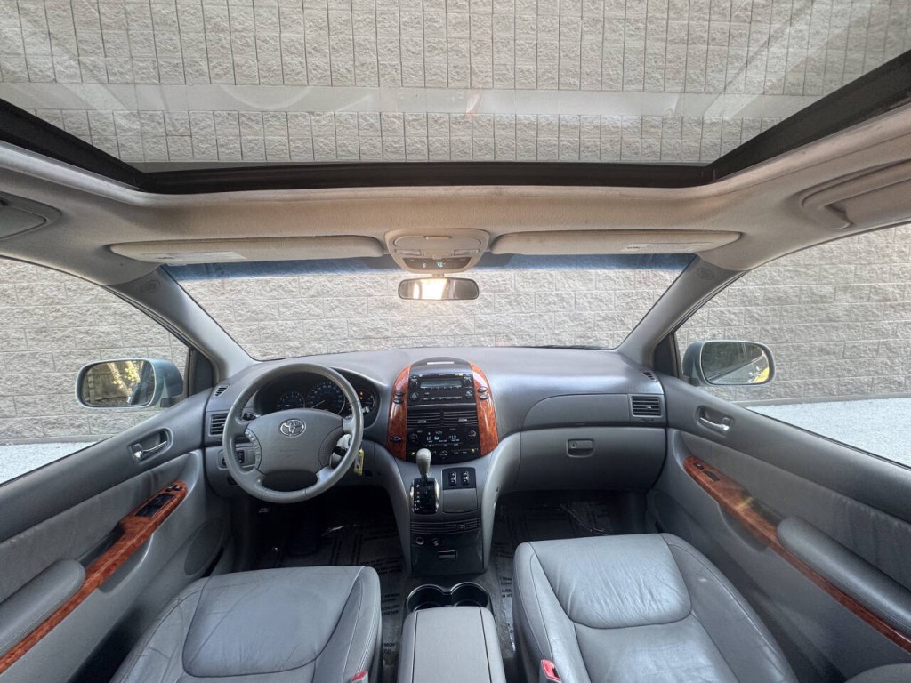 2007 Toyota Sienna Image 32
