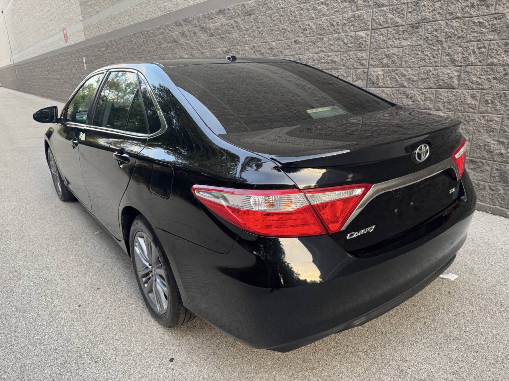 2017 Toyota Camry Image 4
