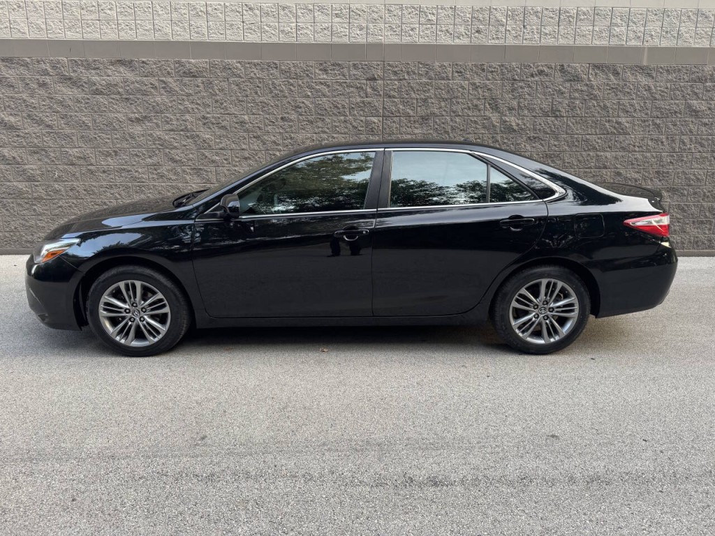 2017 Toyota Camry Image 5