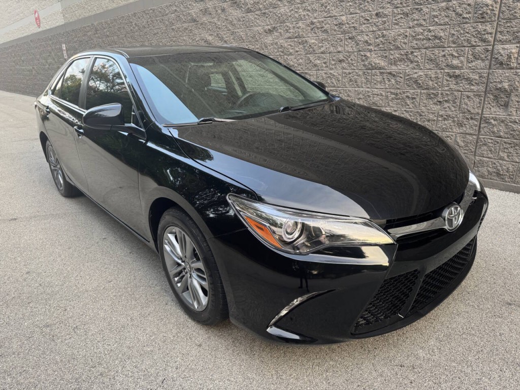 2017 Toyota Camry Image 8