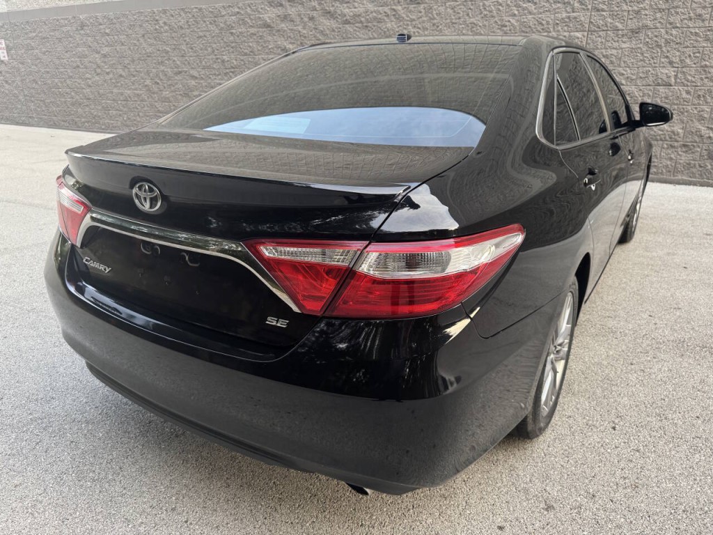 2017 Toyota Camry Image 9