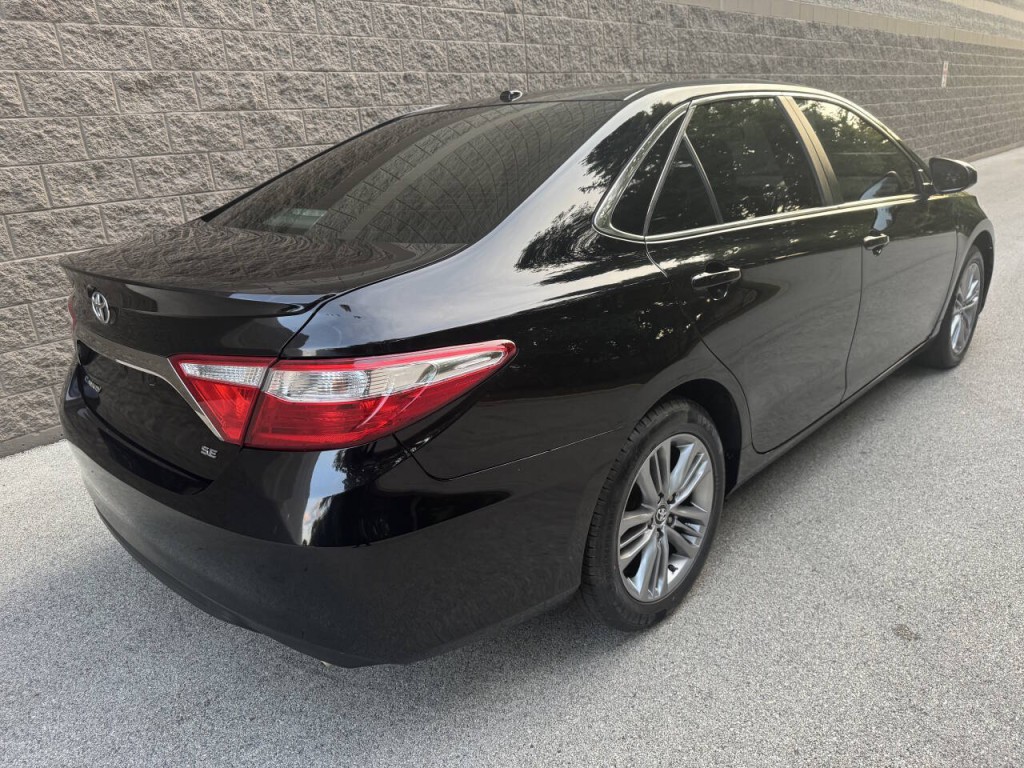 2017 Toyota Camry Image 12