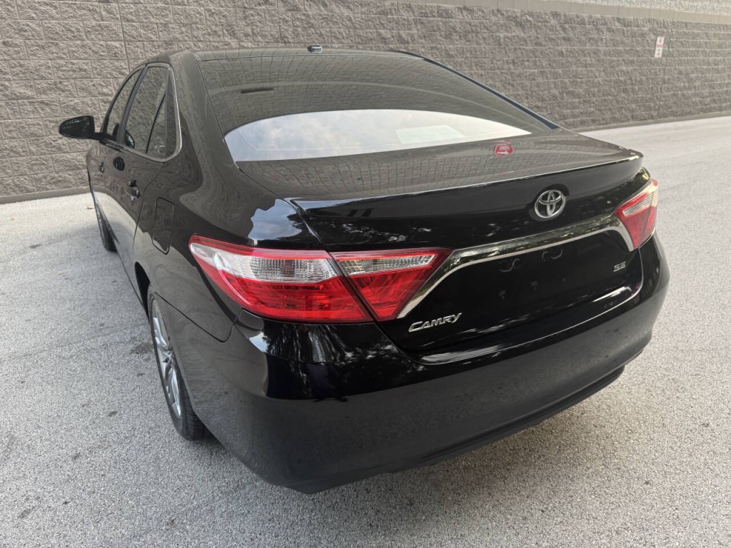 2017 Toyota Camry Image 13