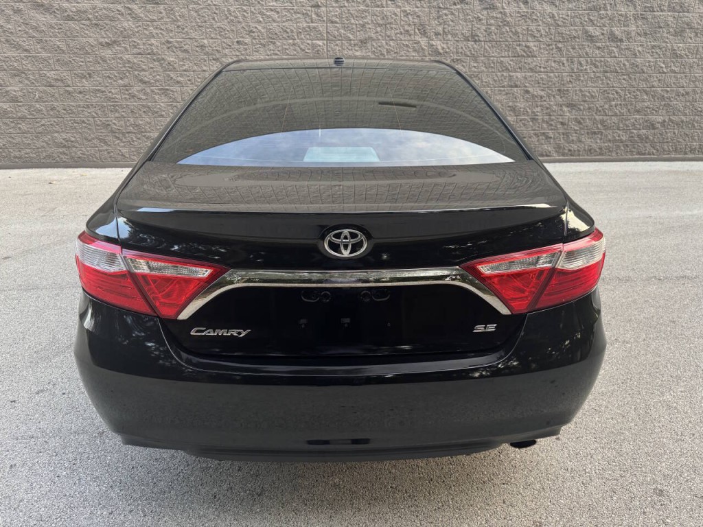 2017 Toyota Camry Image 14