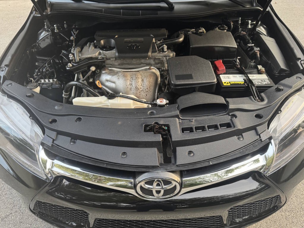 2017 Toyota Camry Image 15