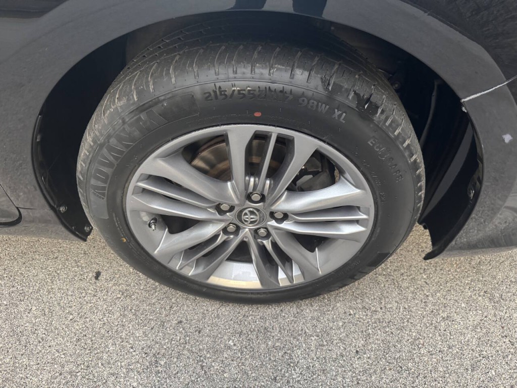2017 Toyota Camry Image 20