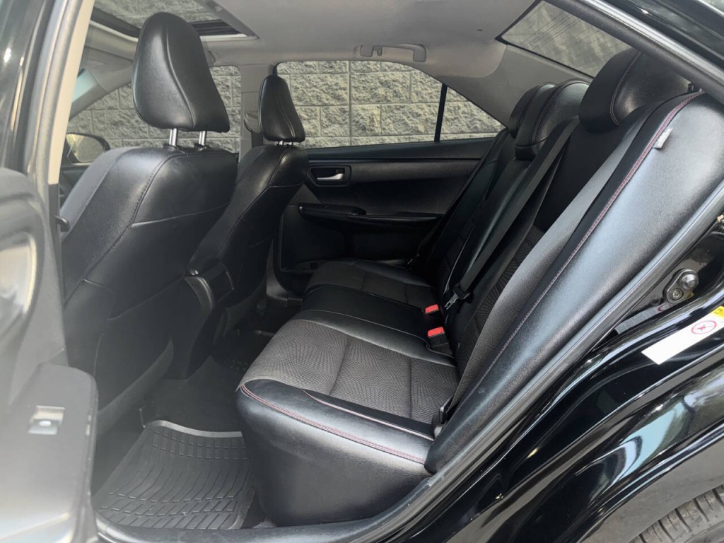 2017 Toyota Camry Image 22