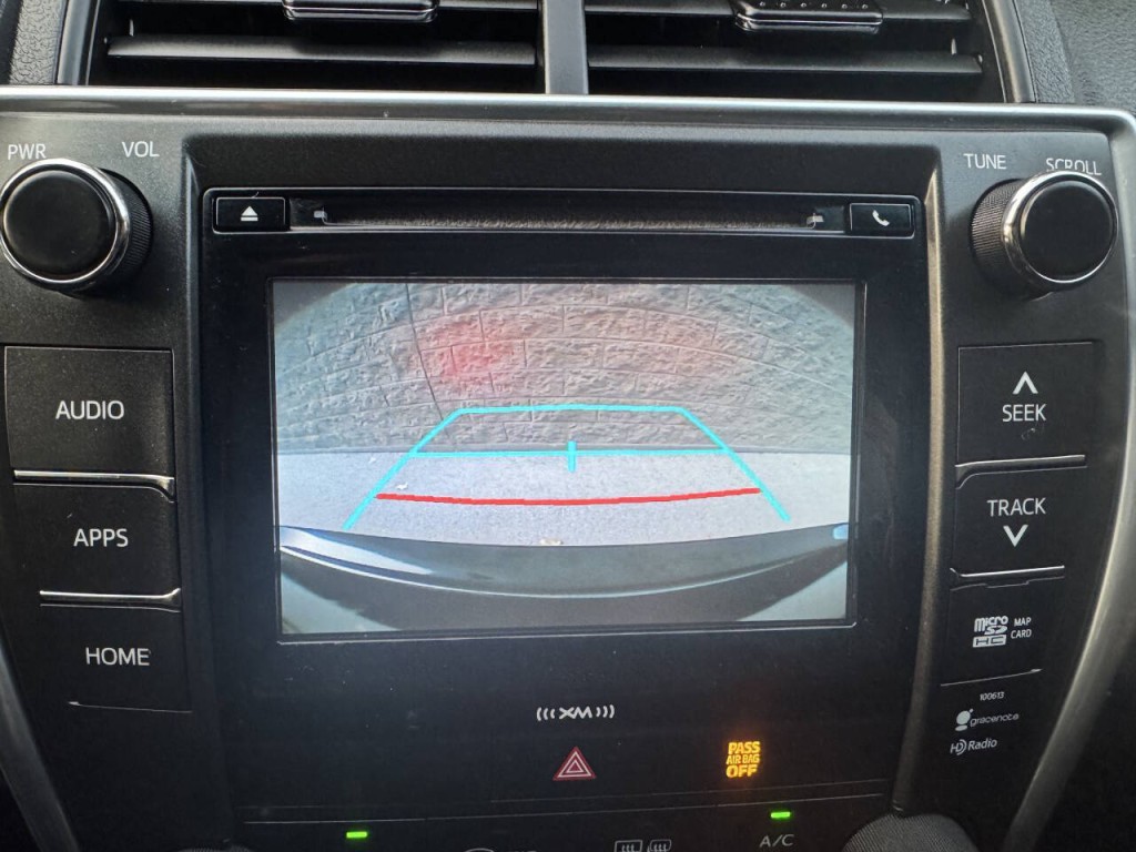 2017 Toyota Camry Image 23