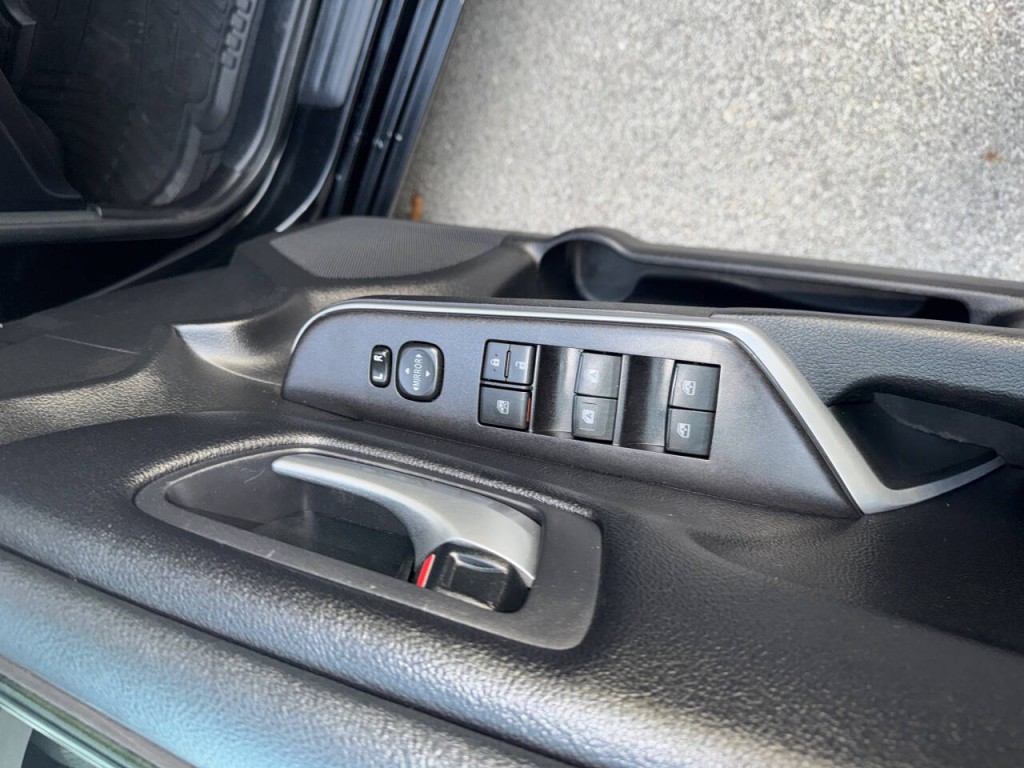 2017 Toyota Camry Image 24