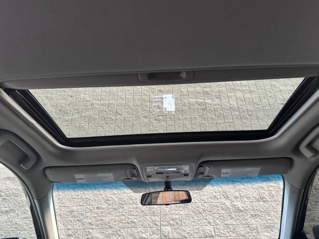 2017 Toyota Camry Image 25