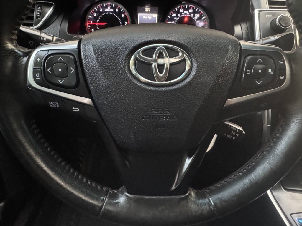 2017 Toyota Camry Image 26