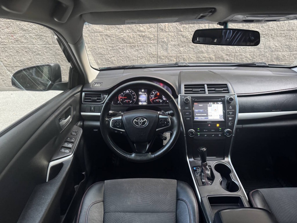 2017 Toyota Camry Image 29