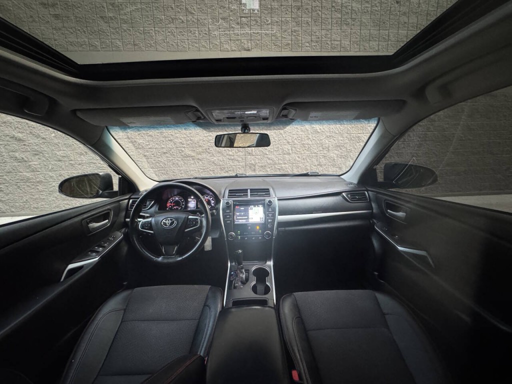 2017 Toyota Camry Image 30