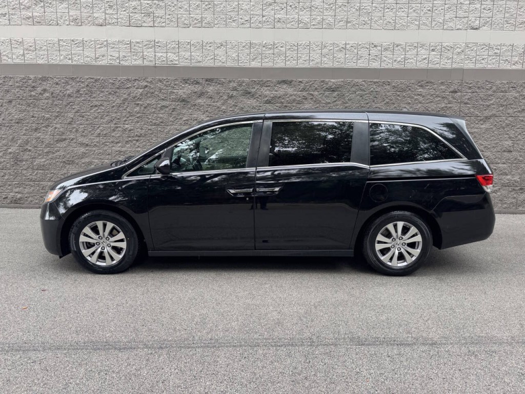 2015 Honda Odyssey Image 2