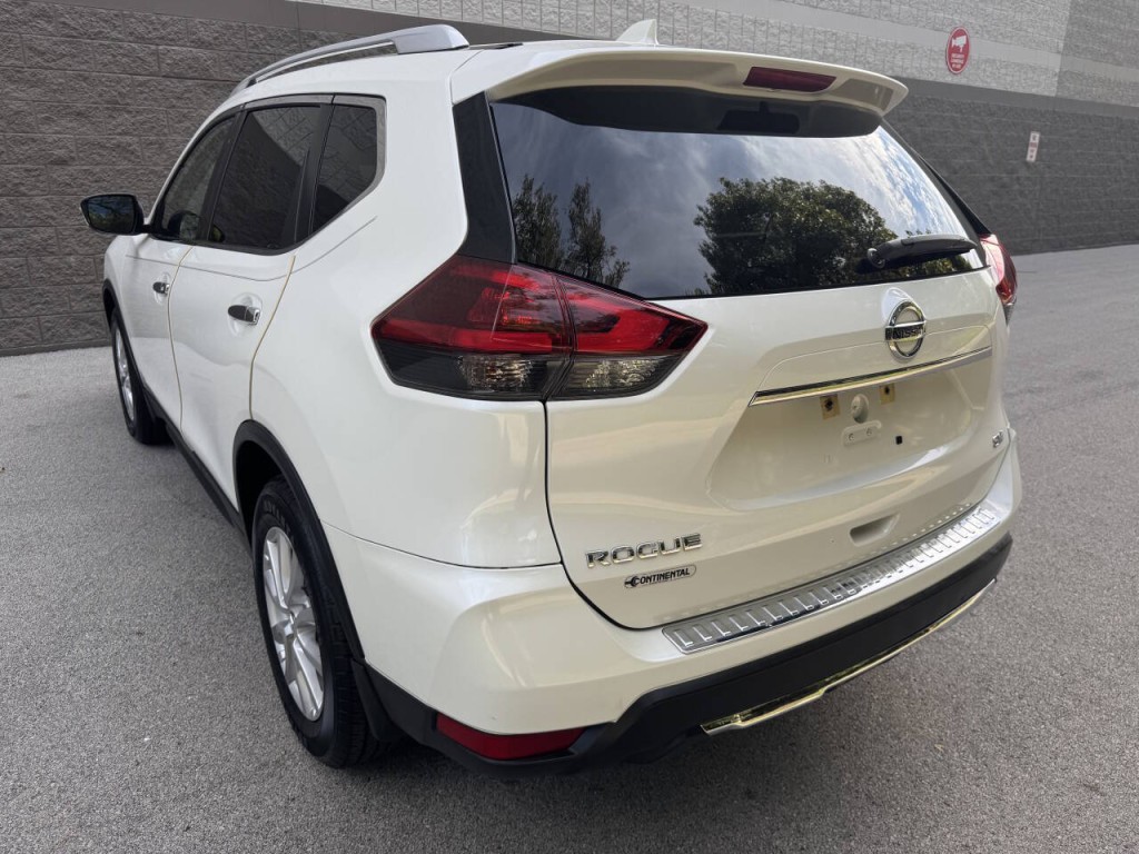 2018 Nissan Rogue Image 13