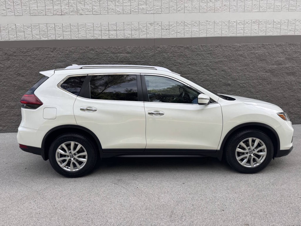 2018 Nissan Rogue Image 15