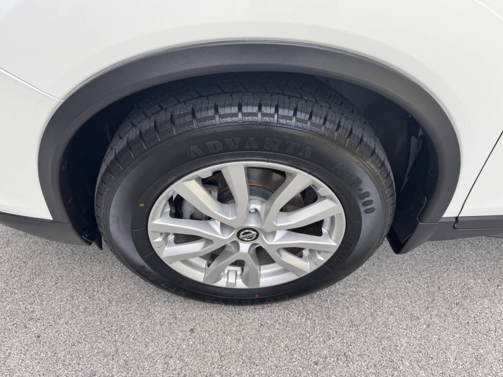 2018 Nissan Rogue Image 16