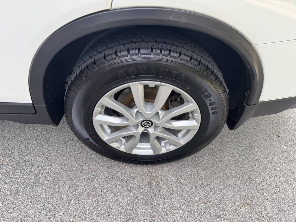2018 Nissan Rogue Image 17