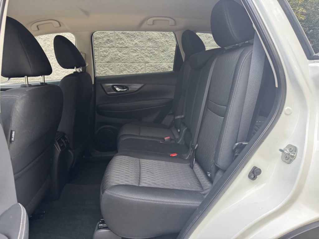 2018 Nissan Rogue Image 24