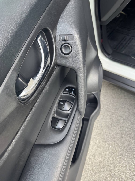 2018 Nissan Rogue Image 28