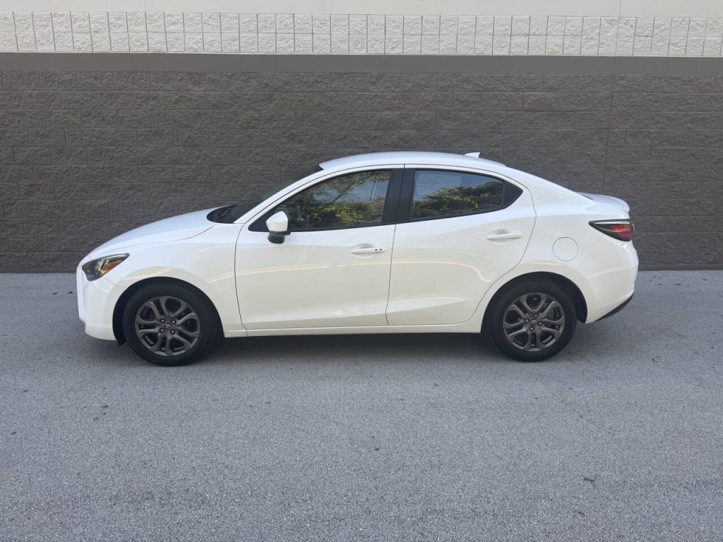 2019 Toyota Yaris Image 2