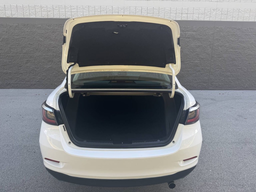 2019 Toyota Yaris Image 12