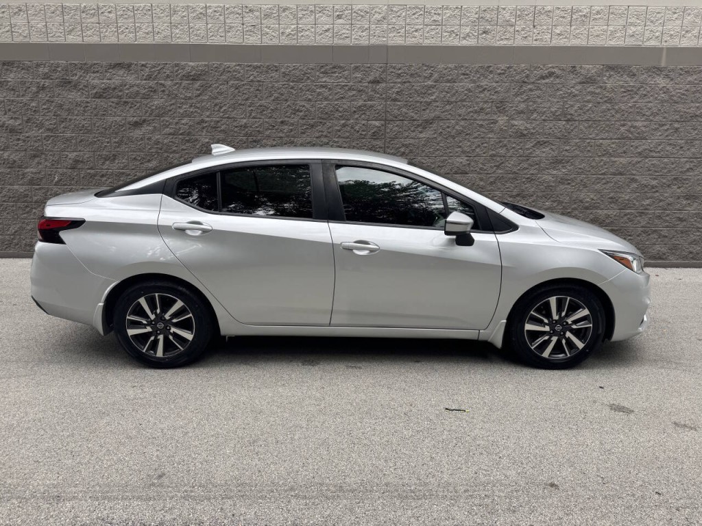 2020 Nissan Versa Image 9