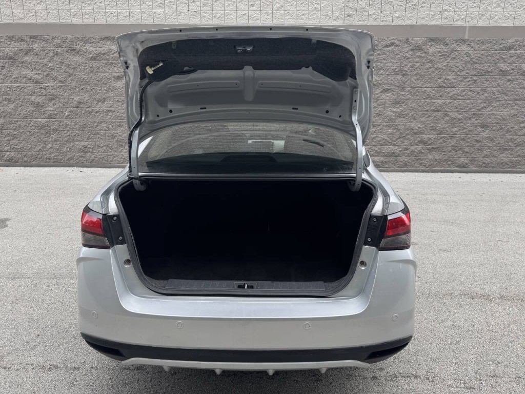 2020 Nissan Versa Image 11
