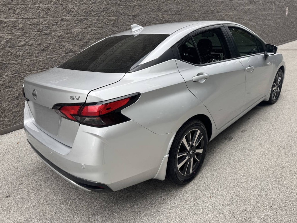 2020 Nissan Versa Image 12