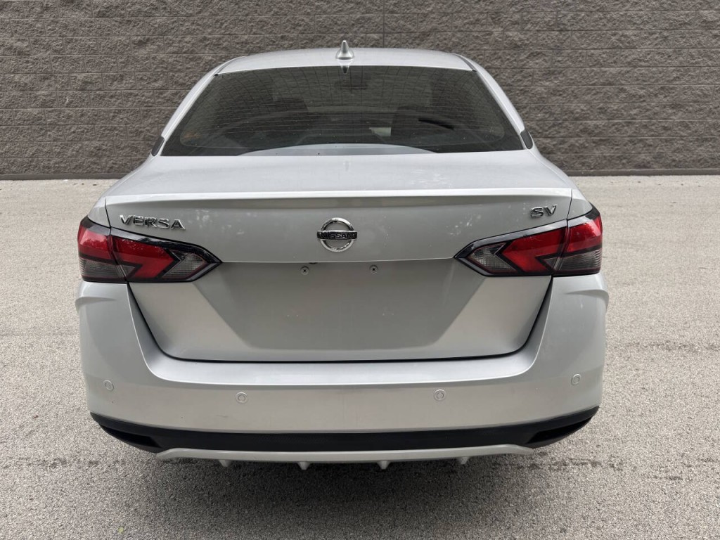 2020 Nissan Versa Image 13