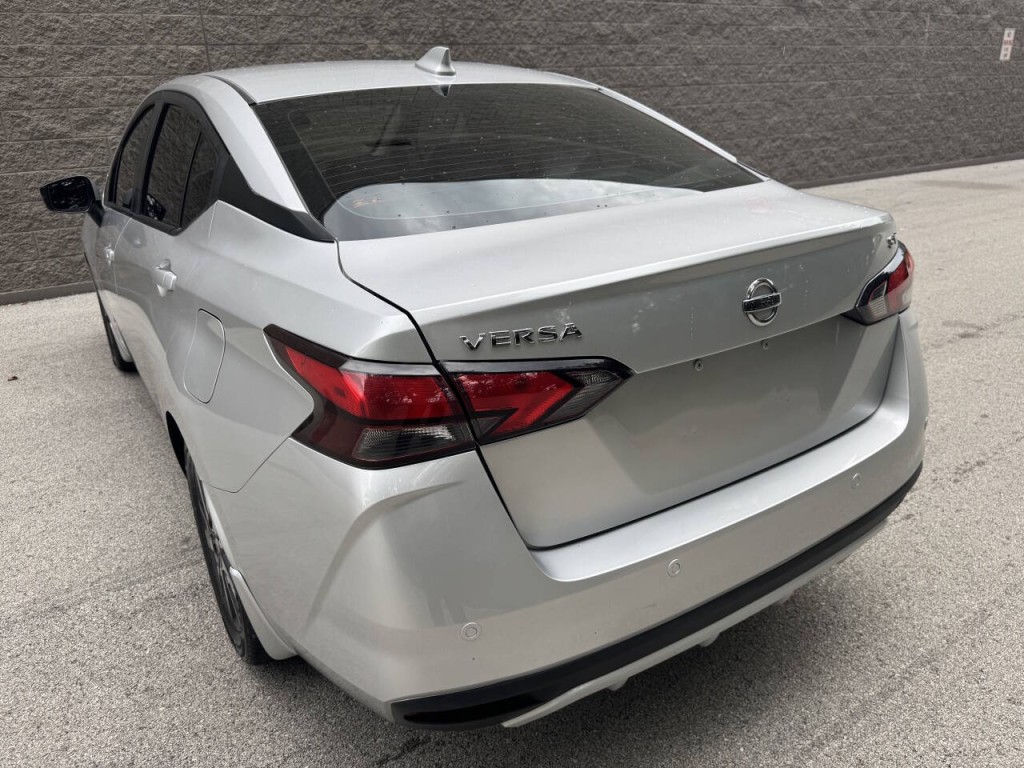 2020 Nissan Versa Image 14