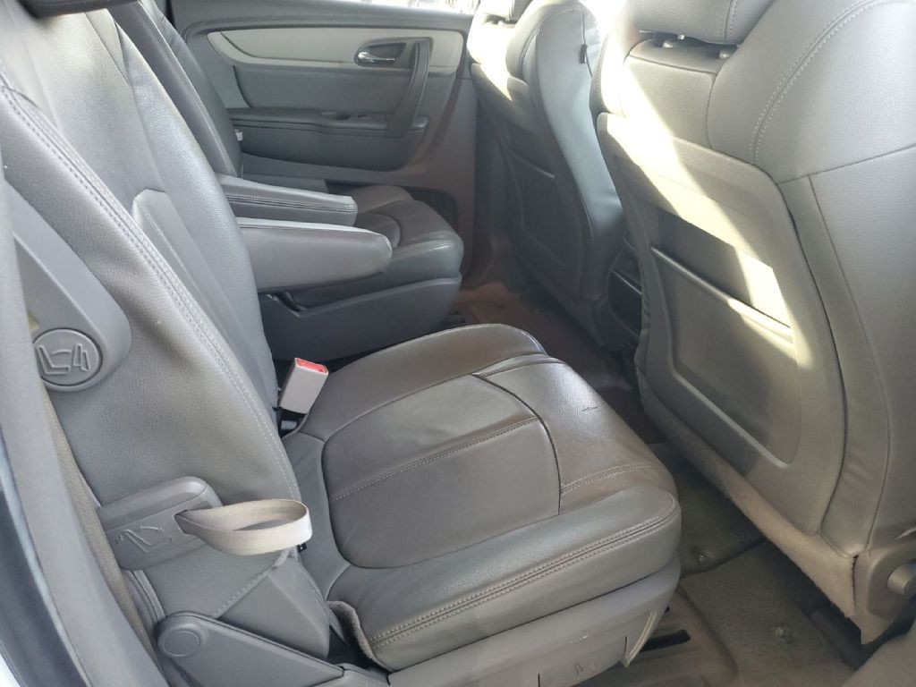 2016 Chevrolet Traverse Image 2