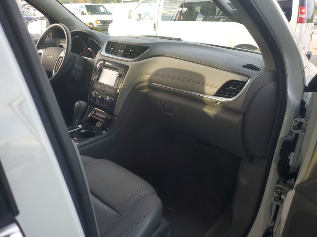 2016 Chevrolet Traverse Image 3