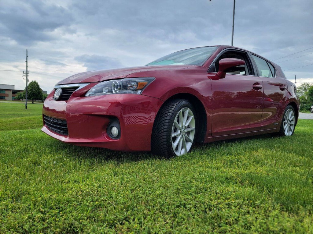 2013 Lexus CT 200h Image 2