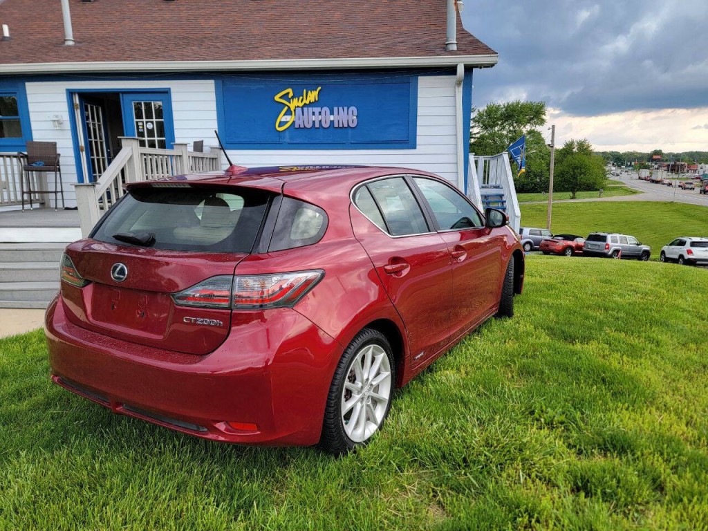 2013 Lexus CT 200h Image 9
