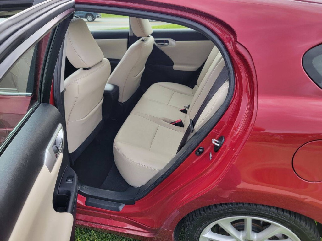 2013 Lexus CT 200h Image 13