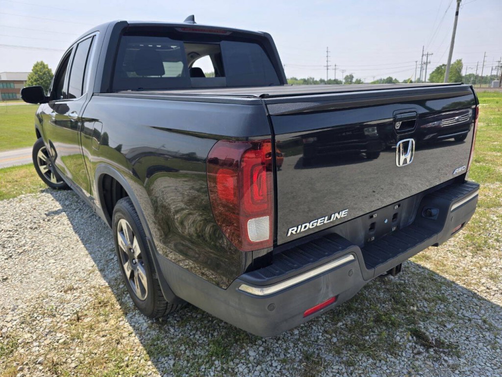 2017 Honda Ridgeline Image 7