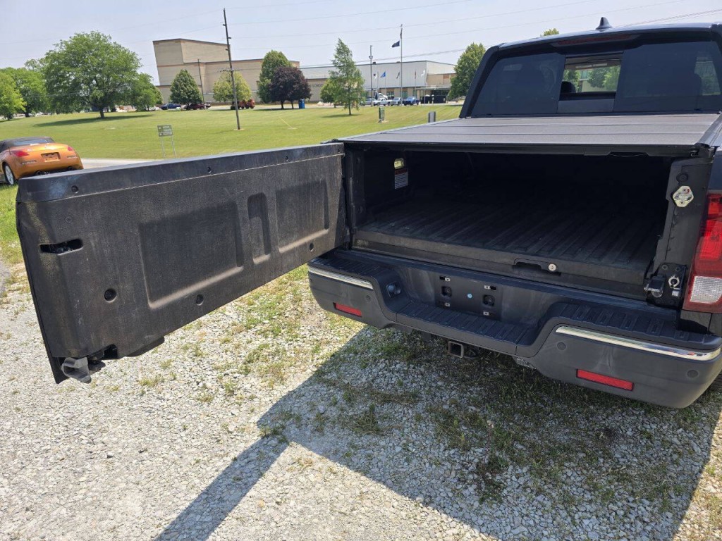2017 Honda Ridgeline Image 20