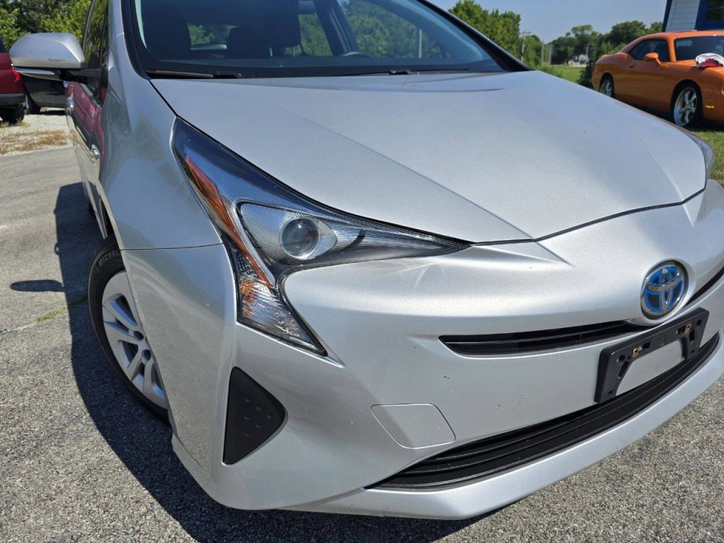 2017 Toyota Prius Image 2