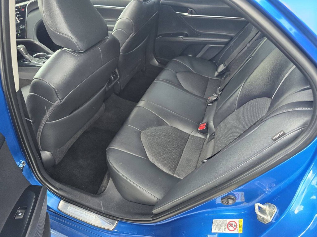 2018 Toyota Camry Image 17