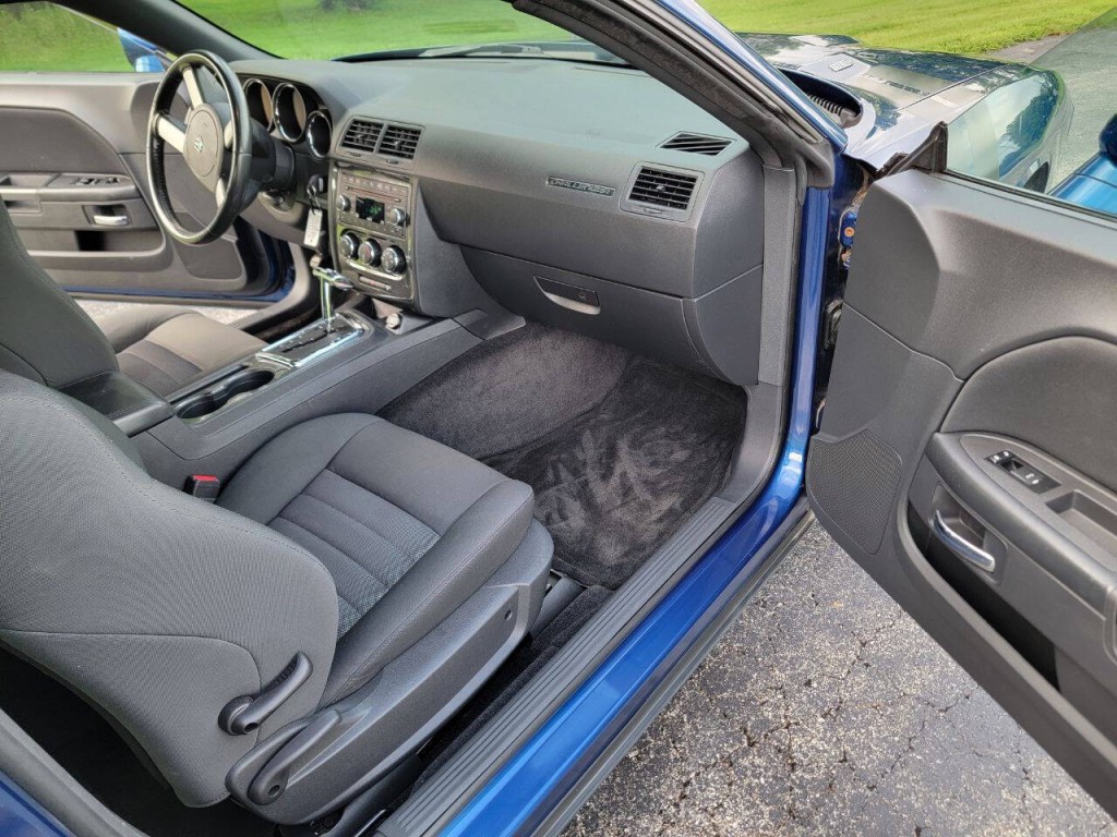 2009 Dodge Challenger Image 14