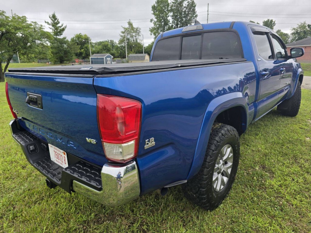 2017 Toyota Tacoma Image 5